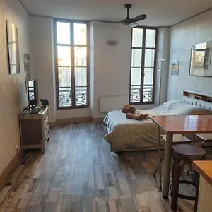 Agreable Au Coeur Du Quartier Historique Appartement